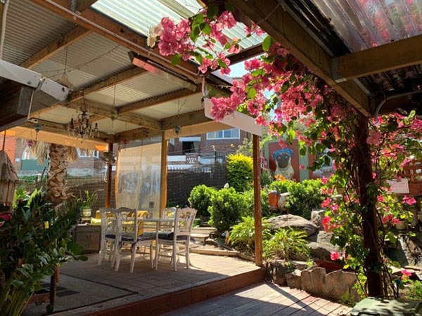 4 Cách trang trí quán cafe sân vườn đơn giản mà đẹp mắt