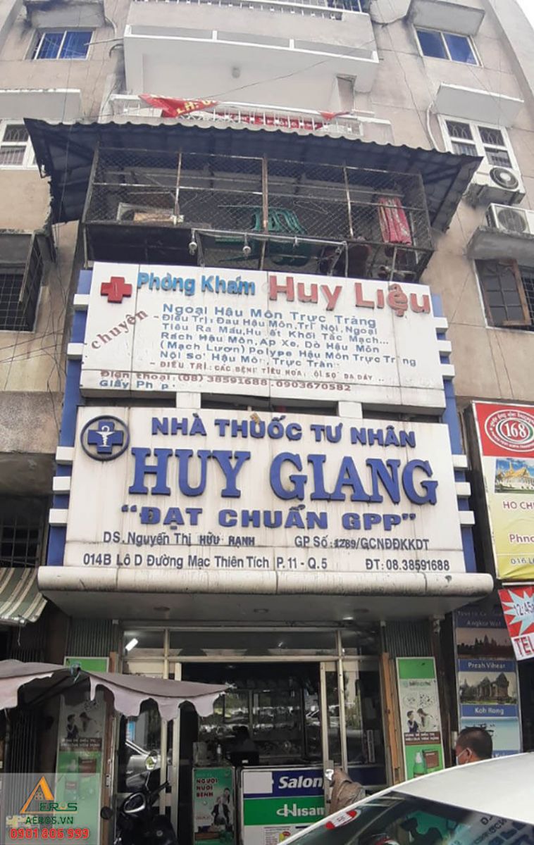 Hiện trạng chưa thi công nội thất của nhà thuốc Huy Giang