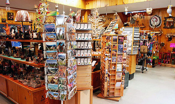 Top 10 mẫu thiết kế cửa hàng quà lưu niệm đẹp nhất 2019