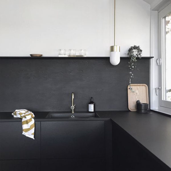 Thiết kế phòng bếp màu đen