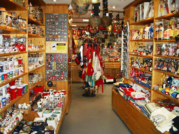 Top 10 mẫu thiết kế cửa hàng quà lưu niệm đẹp nhất 2019