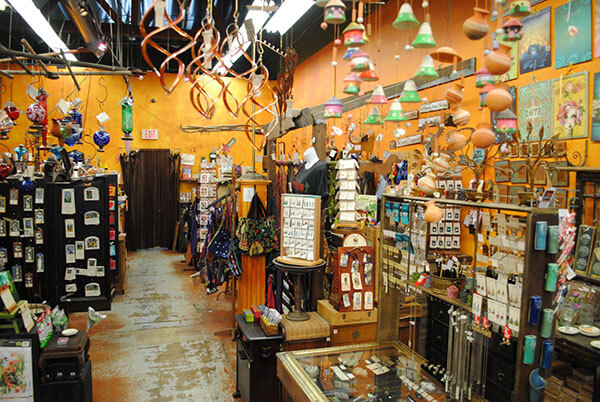 Top 10 mẫu thiết kế cửa hàng quà lưu niệm đẹp nhất 2019