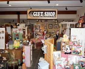 Top 10 mẫu thiết kế cửa hàng quà lưu niệm đẹp nhất 2019